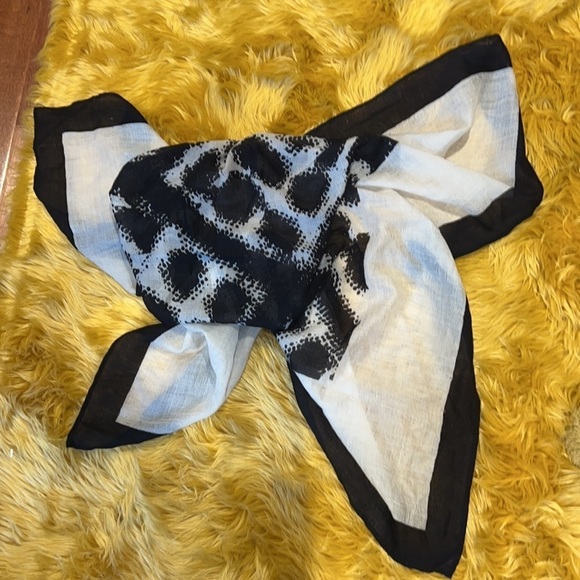 Vintage luxury canvas geo printed  square scarf - Picture 16 of 17